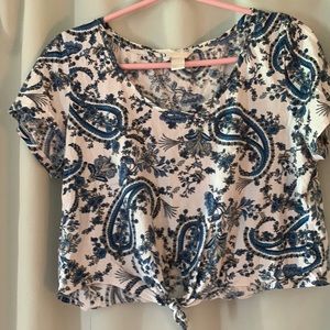 H & M blue and white paisley crop top with tie